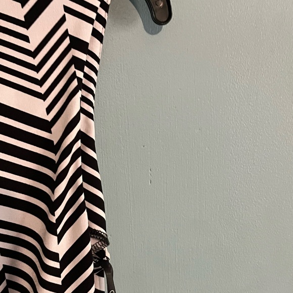 SELLING CALVIN KLEIN WOMEN BLOUSE SIZE SMALL COLOR BLACK & WHITE SLEEVELESS - Picture 11 of 14